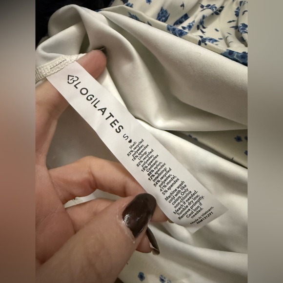 BLOGILATES FLORAL TOP - Picture 4 of 4